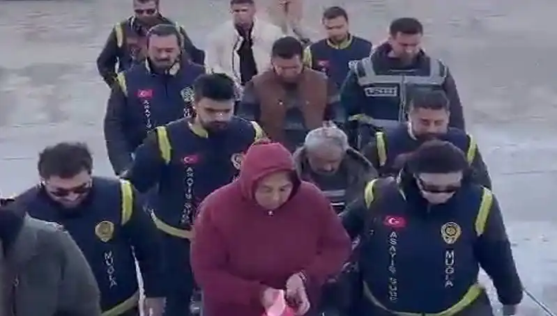 7 Yıl Sonra Ortaya Çıkan Korkunç Gerçek: Bebek ve Çikolata Poşeti