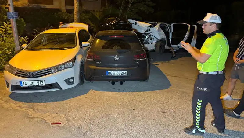 Alkollü Sürücü Caddeyi Karıştırdı: Üç Araca Çarpmanın Detayları