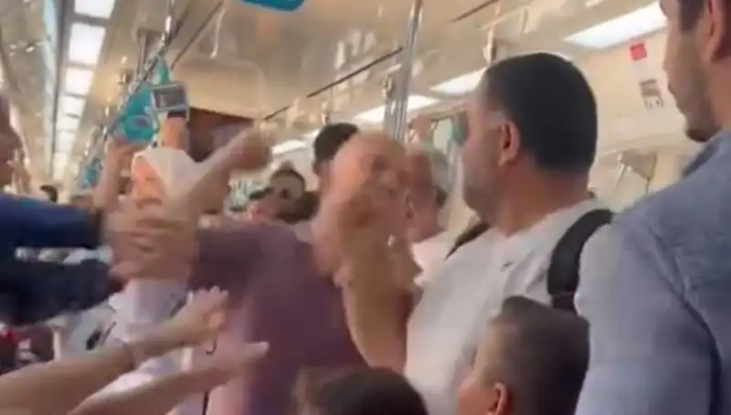Marmaray'da Meydana Gelen Yumruklu Kavga: Detaylar Ortaya Çıktı