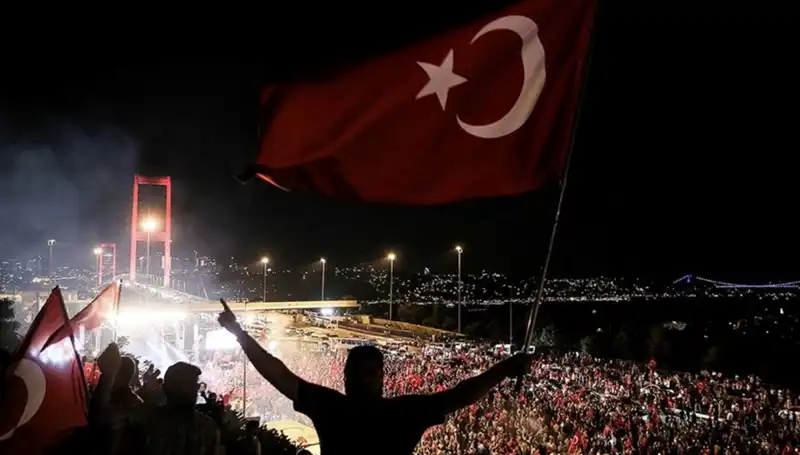Külliye'de "En Uzun Gece": 15 Temmuz'un Anısına Destan Gibi Temsil