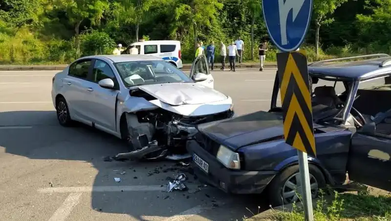 Görele'de Göz Göre Göre Gelen Feci Kaza ve Sürücünün Aracından Fırlaması