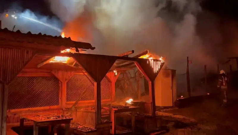 Şile’de Gözleme Restoranı Yangını: Altı İşletme Kül Oldu