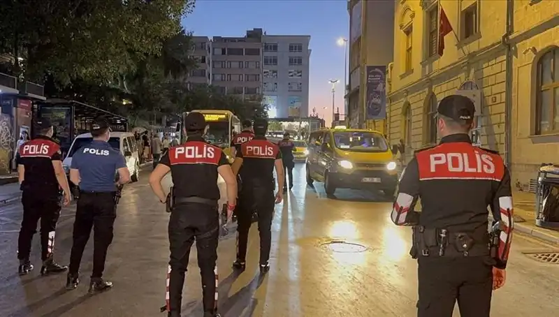 Megakentte Beklenmedik Operasyon: 4 Saatte Yüzlerce Gözaltı!