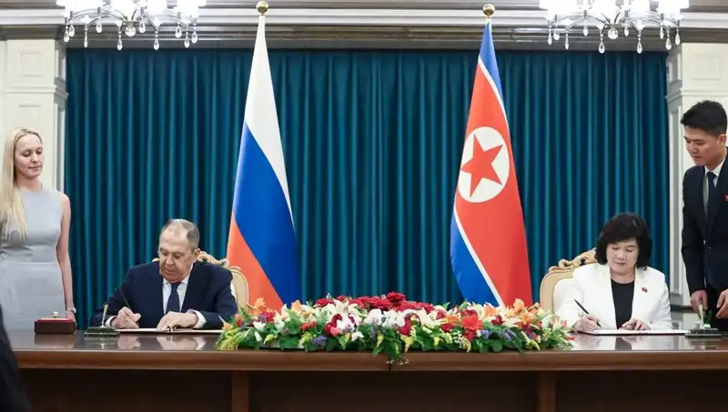 Rusya ve Kuzey Kore Arasındaki Sıcak Savaş Diplomasisi: Lavrov'un Kritik Temasları