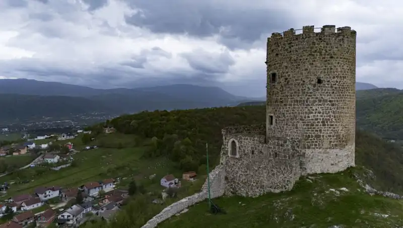 Bosna Hersek'in Tarihi Sokolac Kalesi, Zamana Direniyor