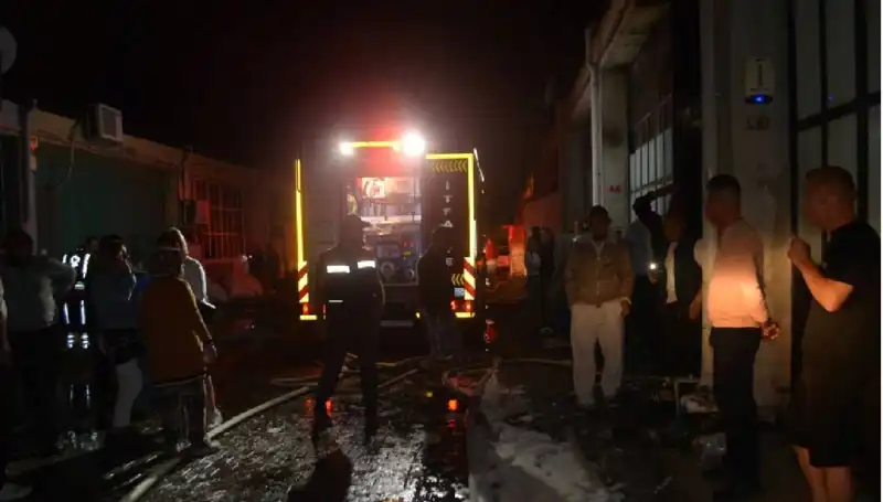 Gözlük Fabrikasındaki Yangın Korkuttu, Ekipler Hızla Müdahele Etti