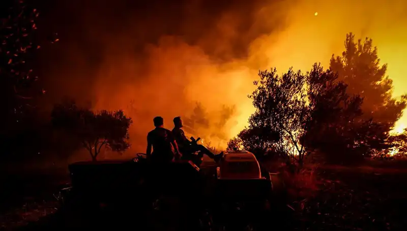 Çanakkale'de Büyüyen Orman Yangını: 785 Kişi Tahliye Edildi!