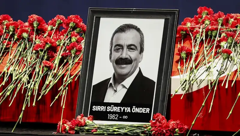 Meclis'te Sırrı Süreyya Önder Anma Töreni: Duygusal Anlar ve Hatıralar