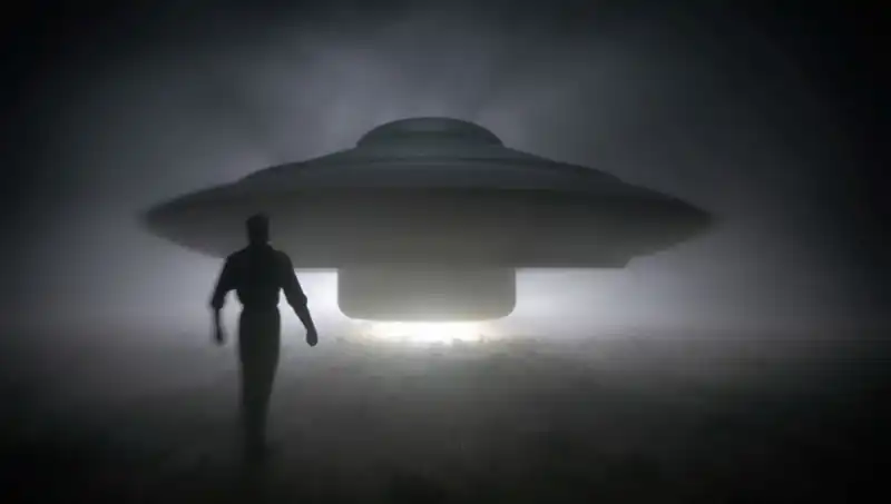 UFO Uzmanı Açıkça Uyarıyor: "Uzaylıların Masum İnsanlar Üzerindeki Tehditi Artıyor!"
