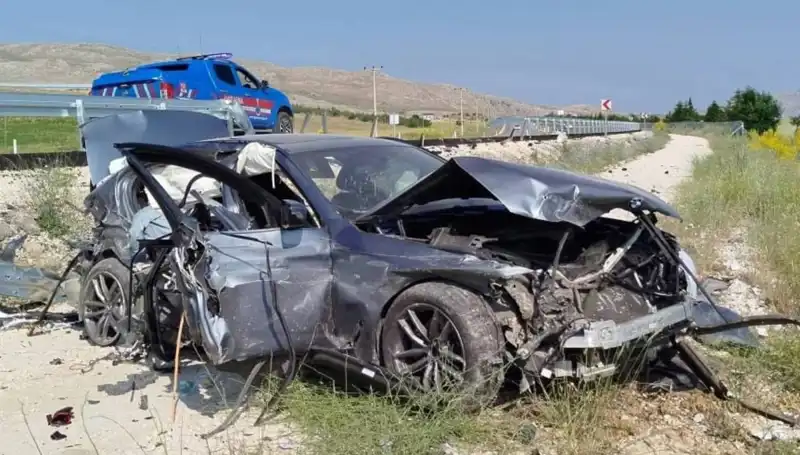 Sivas'ta İki Farklı Trafik Kazası: 9 Yaralı ve Hayat Kayıpları