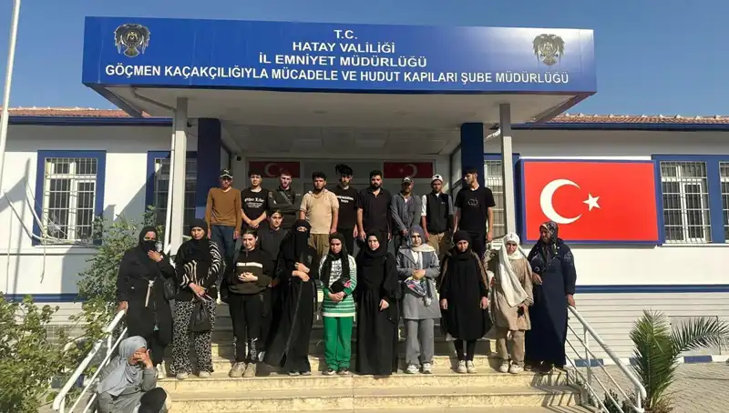 24 Göçmen Minibüste Yakalandı: Sınır Güvenliği Harekete Geçti