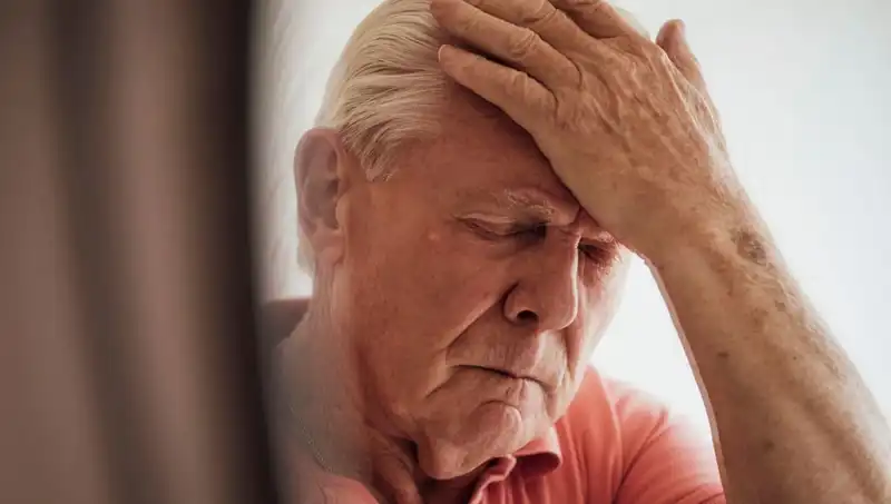 Yaşlılık Unutkanlığı ile Alzheimer Arasındaki Ciddi Farkları Öğrenin