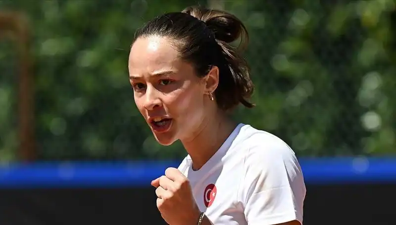 Türkiye'nin Gururu Zeynep Sönmez, Tenis Finalinde Zafer Arayışında