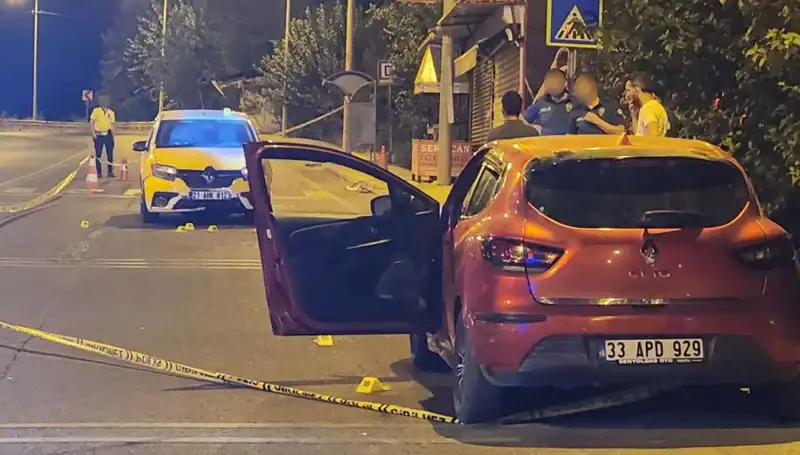 Otomobillerden inip birbirlerine kurşun yağdırdılar: 2 Ölü, 5 Yaralı