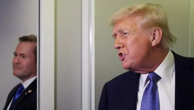 Trump'ın İddialı Kararı: Mike Waltz Görevden Alındı, Planlar Sızdı mı?