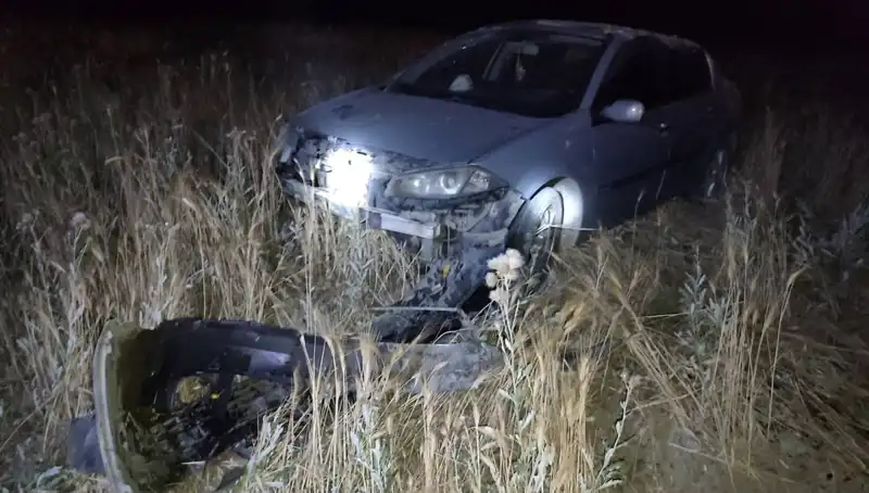 Burdur’da Otomobil Tarlaya Uçtu: İki Kişi Yaralandı, Kaza Anı Tüm Detaylar Burada!