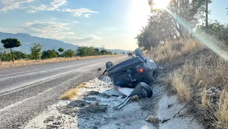 Adıyaman’da Kontrolden Çıkan Otomobil Takla Attı: 2 Yaralı