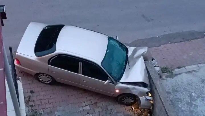 Kontrolü Kaybeden Araç Duvara Çarptı: Kazanın Perde Arkası