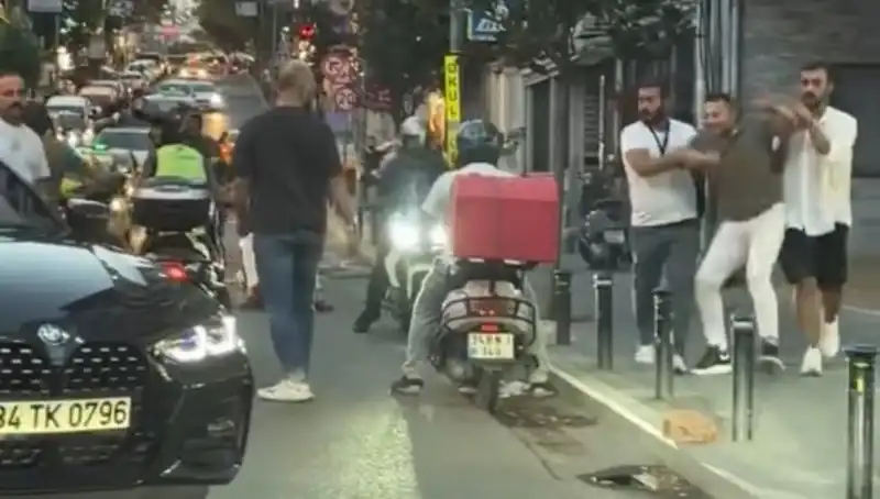 Nişantaşı'nda Yol Verme Kavgası: Sopalı Saldırı Uygulandı!