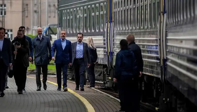 Dışişleri Bakanı Fidan'dan Ukrayna'ya Anlamlı Ziyaret: İlişkiler Gelişiyor