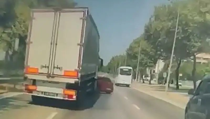 Bursa'da Kör Nokta Kazası: Sürücüler İçin Hayati Uyarılar