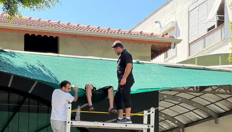 Dengesini Kaybeden Genç Balkondan Düşerek Hayatında Korkunç Bir An Yaşadı