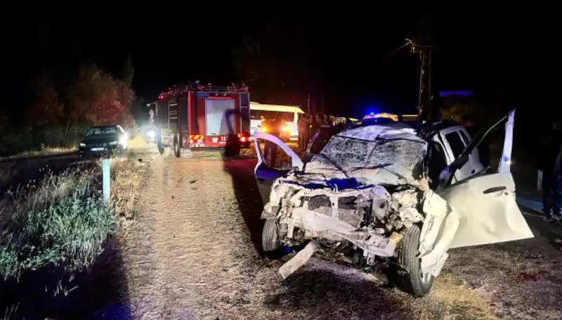 Ciple Traktör Çarpışması: Kazada 5 Kişi Yaralandı, Detaylar Üzerinde Yoğunlaşılıyor