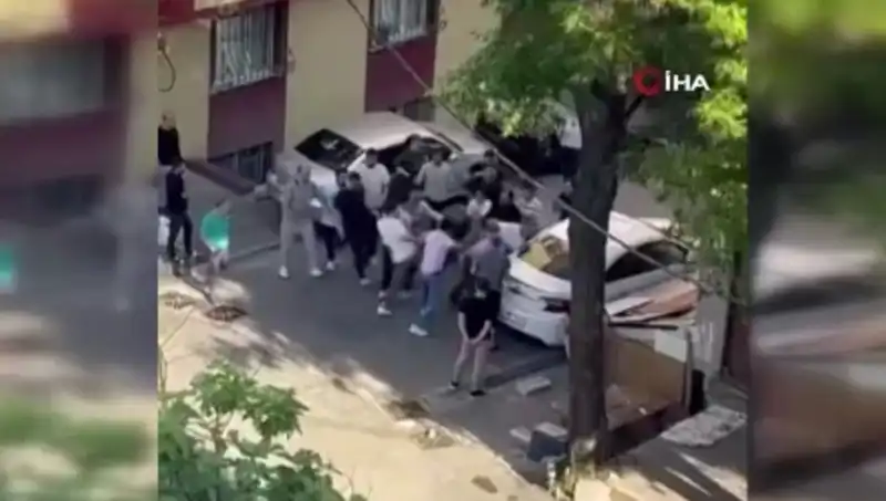 Kapıları Zorlayan Madde Bağımlısına Eşsiz Bir Müdahele: Meydan Dayağı
