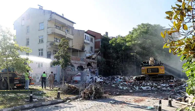 Sındırgı'da Sarsıntılar Devam Ediyor: Depremin Etkileri ve Son Gelişmeler