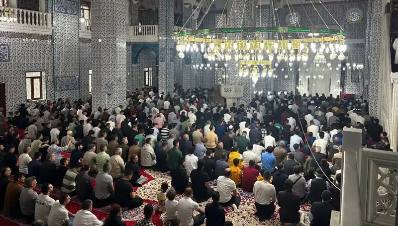 İğdır'da İlk Bayram Namazı Coşkuyla Kılındı: Gelenekler Yeniden Canlandı!