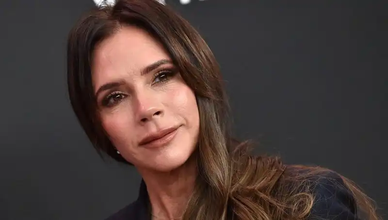 Victoria Beckham'ın Gençlik Sırrı: Günde 3-4 Adet Yemek Yerine Yeşil Beslenme!