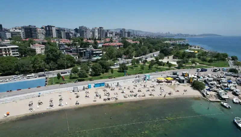 İstanbul’da Sıcak Hava Dalgası, Caddebostan Sahilini Doldurdu