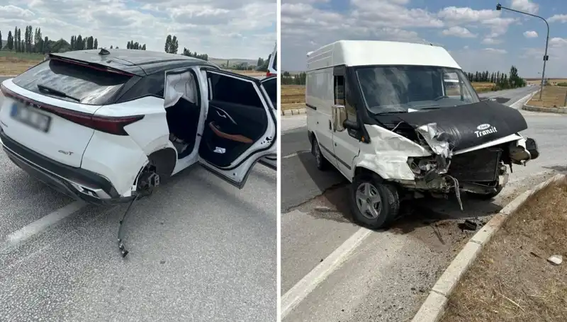 Çorum’da Kafa Kafaya Çarpışan İki Araçta Yaralılar Bulundu