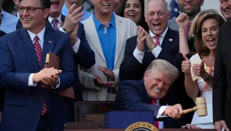 Trump, "Büyük ve Güzel Yasa Tasarısı"nı İmzaladı: Amerika için Ne Anlama Geliyor?
