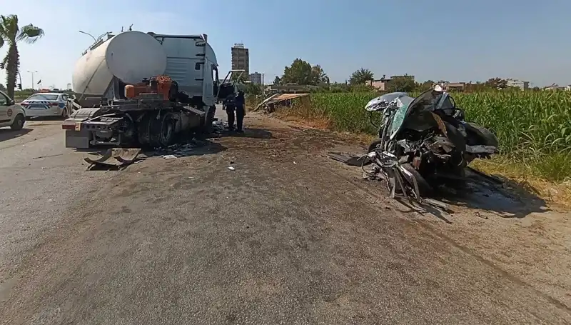 Adana'da Tanker Kazası: Otomobil ve Kamyonun Çarpıştığı Anlar Korkuttu
