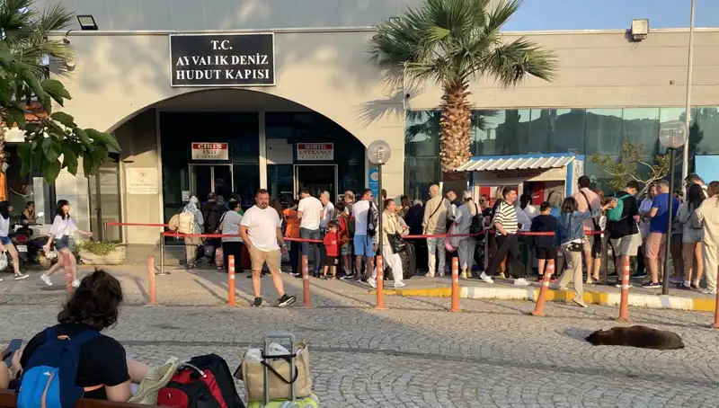 Bayramda Midilli Adası'na Gelen Tatilcilerin Sıcak Karşılaması ve Gezi Deneyimleri