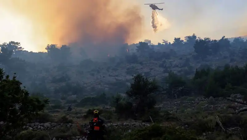 Eğriboz Adası’nda Kontrol Altına Alınamayan Yangın, İki Köyü Tehdit Ediyor